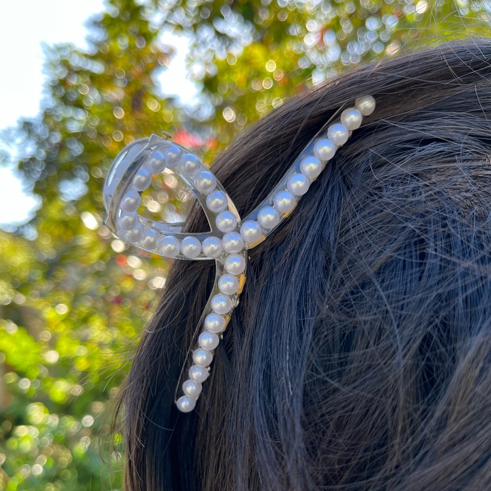 Large Pearl Claw Clip